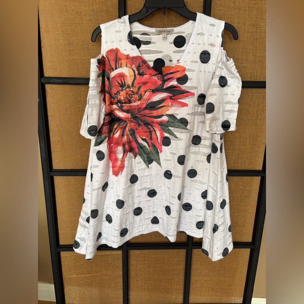 Jess and Jane floral polka dot top